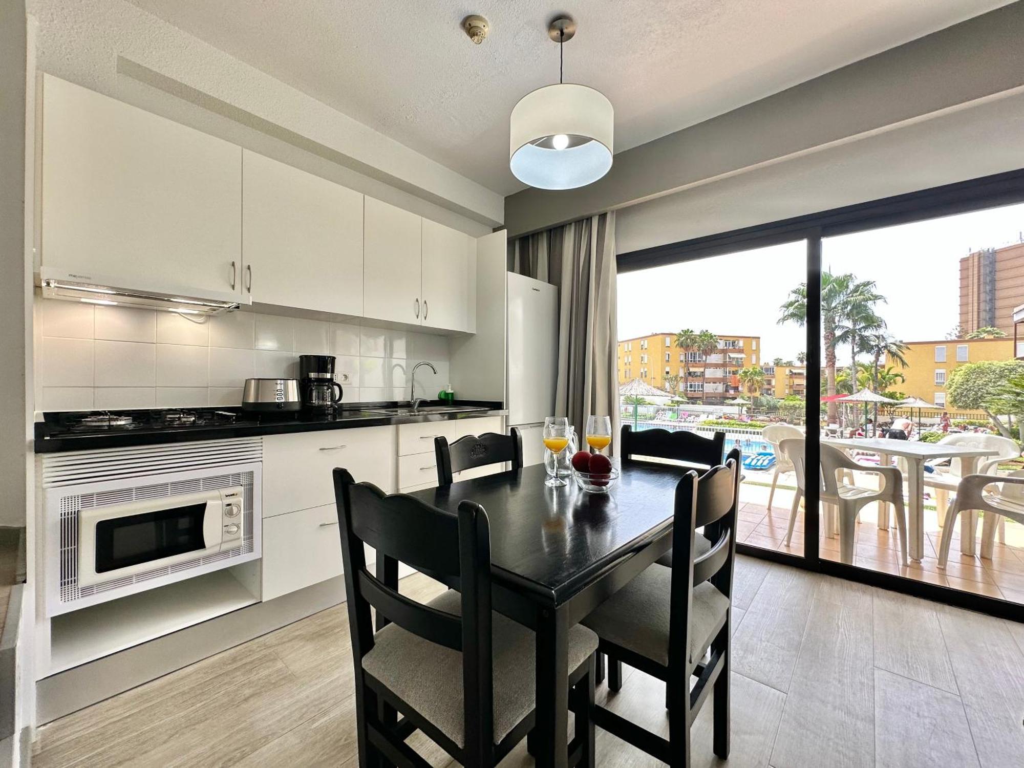 Апартаменты Pool Views Terrace Лос Кристианос Экстерьер фото